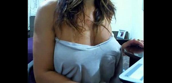  This girl shows her tits front the webcam